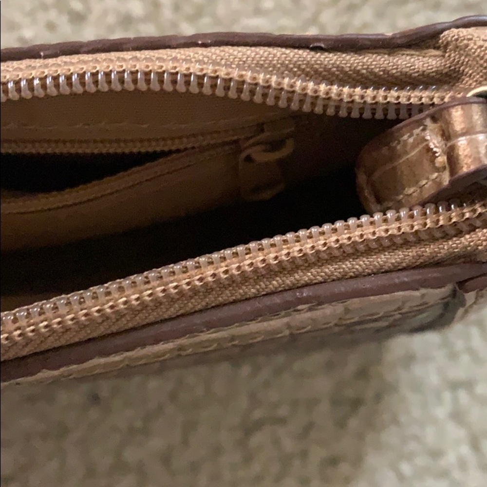 Gold Vinyl Purse - Picture 5 of 7